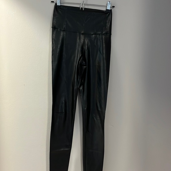 Aritzia Wilfred leggings - Picture 1 of 4